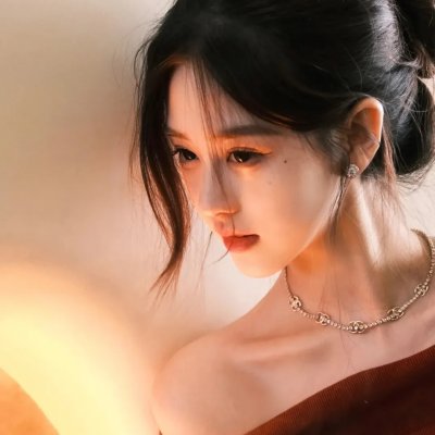 她来自胡志明市
